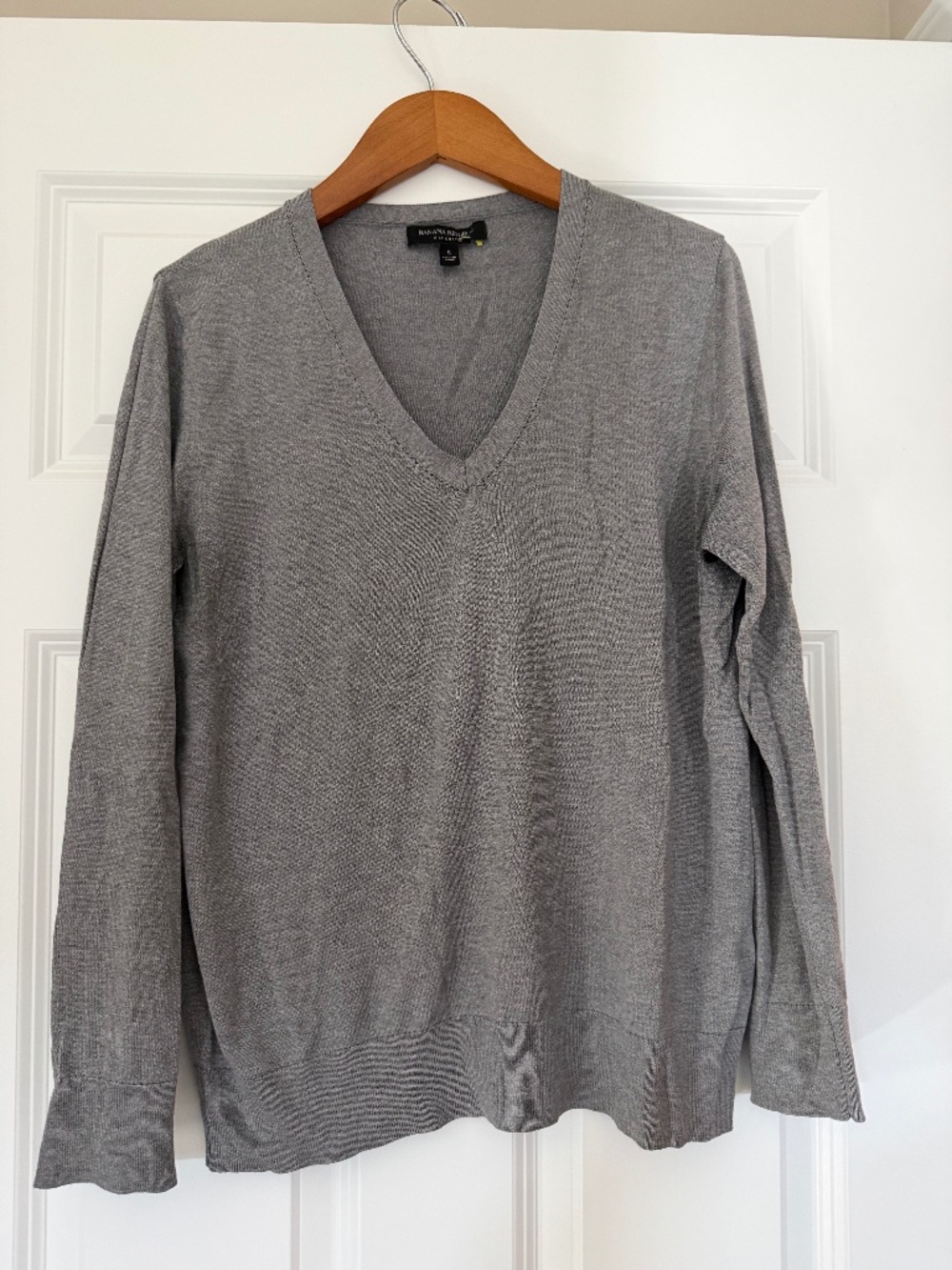 Banana Republic Silk Cotton Gray V-Neck Lightweight Sweater Size Small